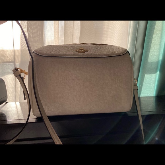 brand new cross body coach purse - Picture 2 of 7